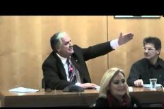 Τέως Δήμαρχος Χολαργού: Όπου βρω το κ...παιδο τον Βρούτση θα τον χαστουκίσω!