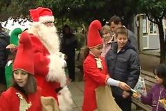 Ο Αι Βασίλης στην αγορά της Λαμίας [video]