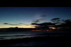UFO  εμφανίζεται πάνω από την Αυστραλία (Gold Coast)