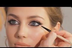 Αντιγράψτε το look: τα sexy cat eyes της Kristen Stewart (videos)