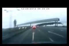 VIDEO - ΣΟΚ: Η στιγμή της πτώσης του ρωσικού αεροπλάνου