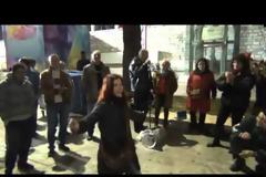 ΠΡΙΝ ΛΙΓΟ: Αυθόρμητες στιγμές στο Σύνταγμα...