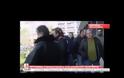 Γιούχα,δάκρυα και χειροκροτήματα για τους αστυνομικούς του κυκλώματος ναρκωτικών - Δείτε βίντεο!