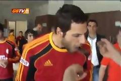 ΧΑΤΖΙ : ΠΙΣΤΕΨΤΕ ΣΤΟΝ ΠΙΝΟ (VIDEOS & PHOTOS)