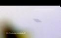 UFO πάνω από το Μεξικό Πετώντας χαμηλά  μέσα από την ομίχλη.