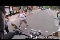 Ο φαρσέρ με την εξάτμιση! [Video]