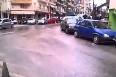 Πλημμύρισαν δρόμοι της Θεσσαλονίκης από βλάβη αγωγού
