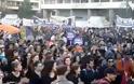 ΧΙΛΙΑΔΕΣ ΚΟΣΜΟΥ ΣΤΟ ΑΝΤΙΦΑΣΙΣΤΙΚΟ ΣΥΛΛΑΛΗΤΗΡΙΟ ΣΤΟ ΚΕΝΤΡΟ ΤΗΣ ΑΘΗΝΑΣ (VIDEO)