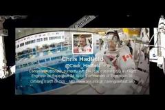 “Geia sas Elláda!” λέει ο καναδός αστροναύτης Chris Hadfield, φωτογραφίζοντας από τον ουρανό την Ελλάδα [video]