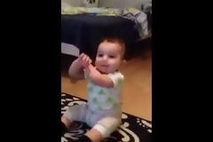 Η μπέμπα που χορεύει το Gangnam Style!