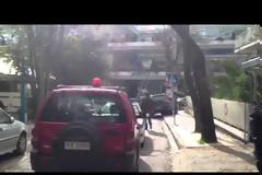 Δείτε φωτογραφ'ιες και βίντεο από το Μαρούσι όπου υπάρχει απειλή για βόμβα στο εμπορικό κέντρο Αίθριο