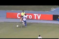 Του έσκασε τέτοια ντρίπλα που τον έκανε να...ψάχνεται