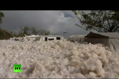 Πόλη στην Αυστραλία γέμισε με αφρό ύψους 3 μέτρων! [video]