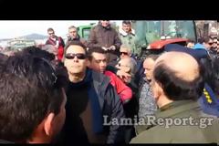 Λαμία: Νυχτερινή σκοπιά δίπλα στα τρακτέρ από τους αστυνομικούς