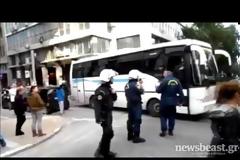 ΣΤΗ ΓΑΔΑ ΜΕΛΗ ΤΟΥ ΠΑΜΕ ΠΟΥ ΣΥΜΠΑΡΙΣΤΑΝΤΑΙ ΣΤΟΥΣ ΠΡΟΣΑΧΘΕΝΤΕΣ (VIDEO)