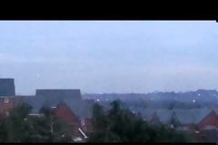 UFO πάνω από τα σπίτια Στο Nuneaton, Αγγλία