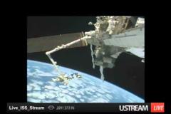 UFO κοντά στον ISS απομακρύνεται και μπαίνει στην Ατμόσφαιρα της Γης , 30 Ιανουαρίου 2013.