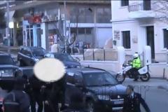 «Ζήτω η αναρχία, κουφάλες» φώναζαν οι ληστές της Κοζάνης κατά την προσαγωγή τους στον εισαγγελέα - Δείτε video