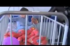 Έδεναν παιδιά σε νοσοκομείο της Ρουμανίας