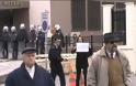 Σήκωσε πανό «Και οι Αστυνομικοί έχουν μάνες» και γιουχαϊστηκε από αναρχικούς - Δείτε video
