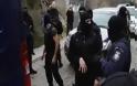O Ρωμανός έφτυσε άνδρα των ΕΚΑΜ - Επεισοδιάκη αποχώρηση των 4 από την Κοζάνη - Δείτε το video