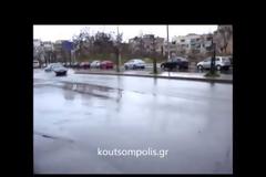 Ατύχημα στην οδό Λαγκαδά Θεσσαλονίκης μέρα μεσημέρι [video]