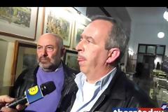 ΠΑΡΑΜΕΝΟΥΝ ΣΤΑ ΜΠΛΟΚΑ ΟΙ ΑΓΡΟΤΕΣ (VIDEO)