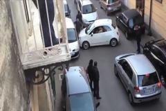 Ιταλία: Οδηγός προκαλεί κομφούζιο προσπαθώντας να παρκάρει