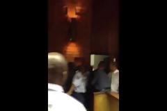 Δείτε τον Όσκαρ Πιστόριους να λυγίζει την ώρα που του απήγγειλαν τις κατηγορίες!