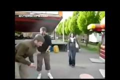 Πως να ΜΗΝ προσπαθήσετε να εντυπωσιάσετε μια γυναίκα!