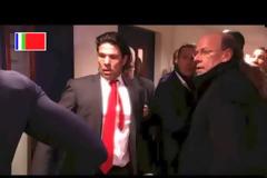 Σκηνές ροκ στα αποδυτήρια της Φέγενορντ