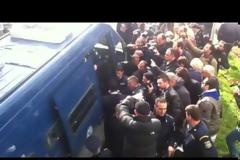 Βίντεο-Η μεταγωγή του Παπαγεωργόπουλου στη φυλακή