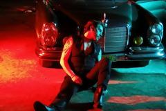 Ο Γιώργος Μαζωνάκης κάνει εμετό στο νέο του video clip και προκαλεί «θύελλα» αντιδράσεων!