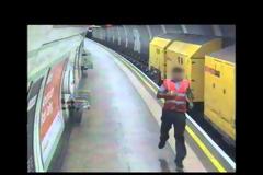 VIDEO: Τρελή πορεία για βαγόνι τρένου στο Λονδίνου