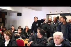 Ιστιαία: Πιάστηκαν στα χέρια στο δημοτικό συμβούλιο! [video]