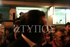 ΤΑ ΒΊΝΤΕΟ ΑΠΟ ΤΗΝ ΠΡΟΣΑΓΩΓΗ ΤΩΝ ΑΝ.ΕΛ.-Κ.ΤΌΜΠΡΑΣ: ΌΠΟΙΟΣ ΑΠΟΔΟΚΙΜΆΖΕΙ ΤΟΝ ΒΕΝΙΖΈΛΟ ΠΡΟΣΆΓΕΤΑΙ