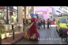 Λαμία: Η Καμήλα βγήκε βόλτα στους δρόμους της πόλης
