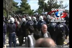 Οργισμένοι οι Μεσολλογγίτες από τα χθεσινά γεγονότα - Βροχή οι καταγγελία πως πολίτες χτυπήθηκαν από το υπουργικό αυτοκίνητο του Σαλμά