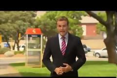 Θύμα... παρενόχλησης ο ρεπόρτερ on camera! [Video]