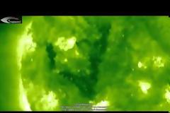 UFO εντοπίζονται στον Ήλιο από το Soho της Nasa -(13 εως 15 Μαρτιου , 2013) - Βίντεο