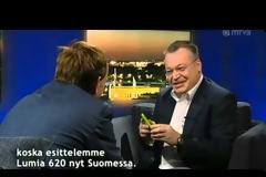 Ο CEO της Nokia πετά το iPhone 5 του παρουσιαστή στο πάτωμα! (Video)