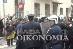 Πύργος: Oι σπουδαστές παρελαύνουν φωνάζοντας συνθήματα μετά την συμπλοκή τους με τους αστυνομικούς - Δείτε φωτο-video