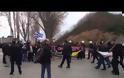 Διαδηλωτές πραγματοποιούν πορεία προς το Γερμανικό Προξενείο στη Θεσσαλονίκη [video]