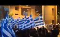 Βουλευτές της ΧΑ πέταξαν ταραμά στην είσοδο του Mega Channel! - Δείτε το video