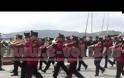 Με αποδοκιμασίες και προσαγωγές η παρέλαση στην παραλία του Βόλου