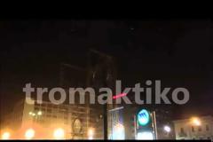 ΣΥΜΒΑΙΝΕΙ ΤΩΡΑ: Ομόνοια, απειλεί να αυτοκτονήσει (photo+video)