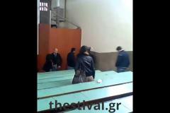 Καθηγητής του ΑΠΘ καταγγέλλει ότι δέχτηκε επίθεση από φοιτητές που πρόσκεινται στον ΣΥΡΙΖΑ [video]