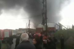 Μεγάλη φωτιά σε εργοστάσιο επίπλων στο Δερβένι