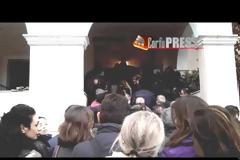 Σκηνές... τρίτου κόσμου έξω από το ΙΚΑ Κέρκυρας! [video]