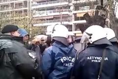 Συγκέντρωση διαμαρτυρίας κατά των μεταλλείων χρυσού έξω από το Μακεδονία Παλάς [video]